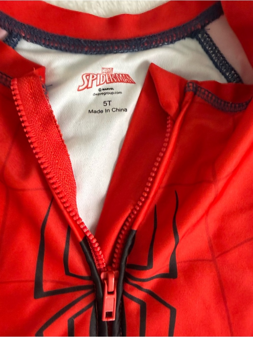 Marvel Spider-Man Red & Black Zip-Front Kids Rash Guard - Picture 2 of 3
